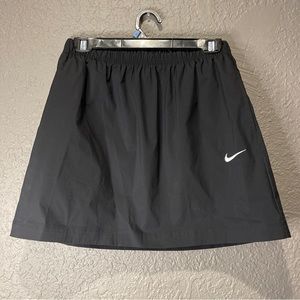 Nike Sportswear Essential Women's Woven High-Rise Skirt Size Small